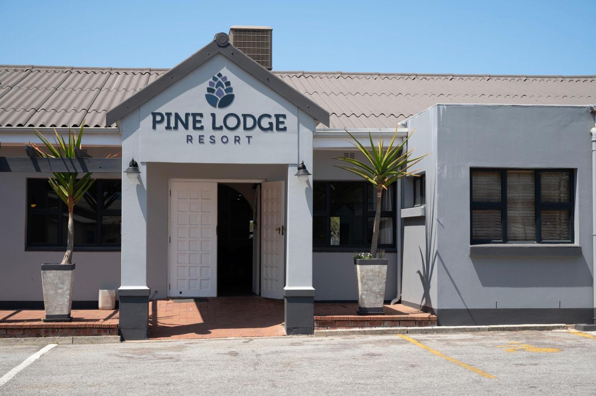 Pine Lodge George Exterior photo